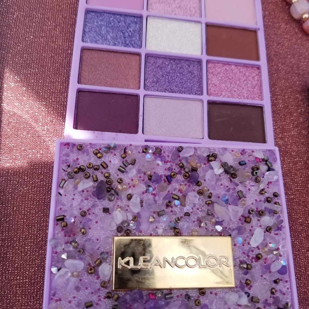 Cosmetics - Picture 3 of 4